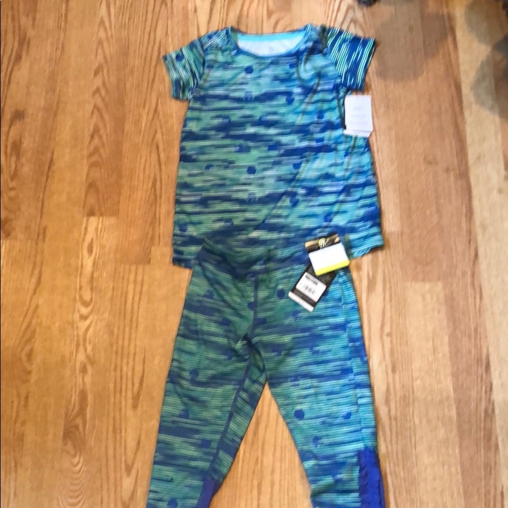 Girls shirt and leggings/active wear